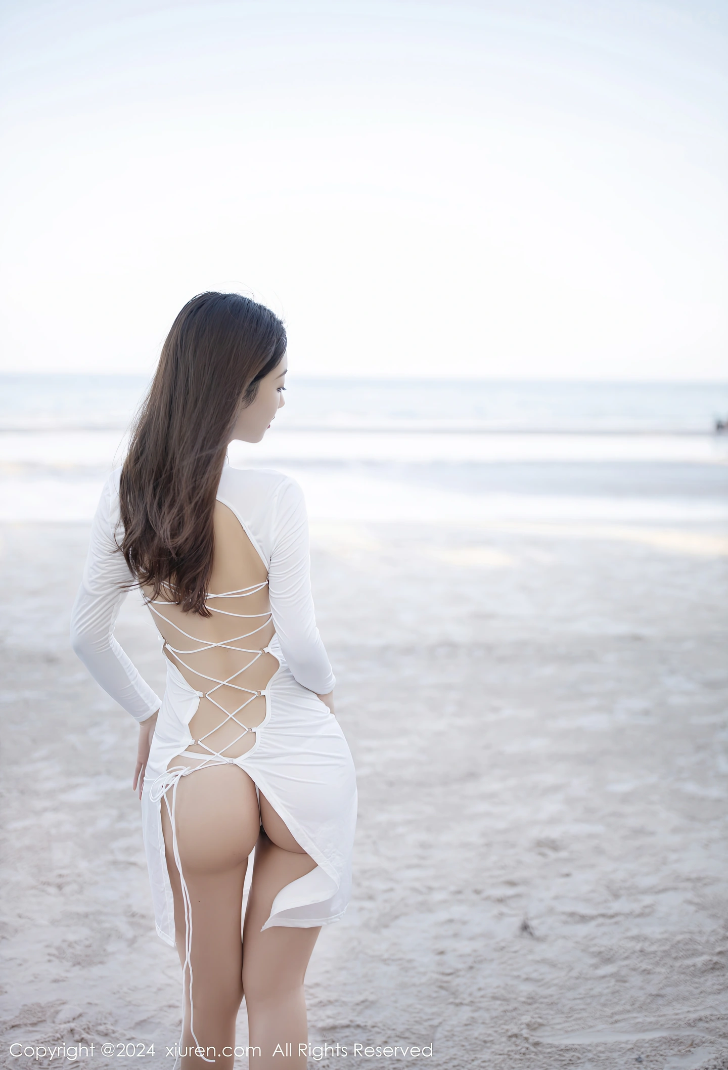 图片[6]-[XiuRen秀人网]VOL.8110 模特唐安琪沙滩场景性感白色连衣短裙配白丝吊袜完美诱惑写真79P-秀人网官方网站